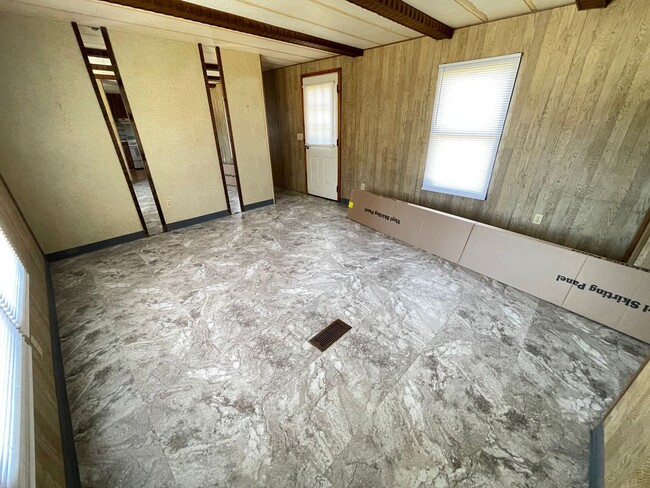 Building Photo - Two bedroom + Office mobile home in peacef...