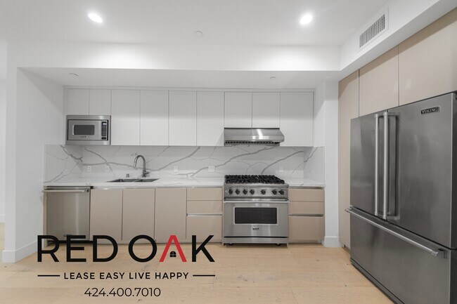 Foto del edificio - Stunning Two Bedroom with an Expansive Bal...