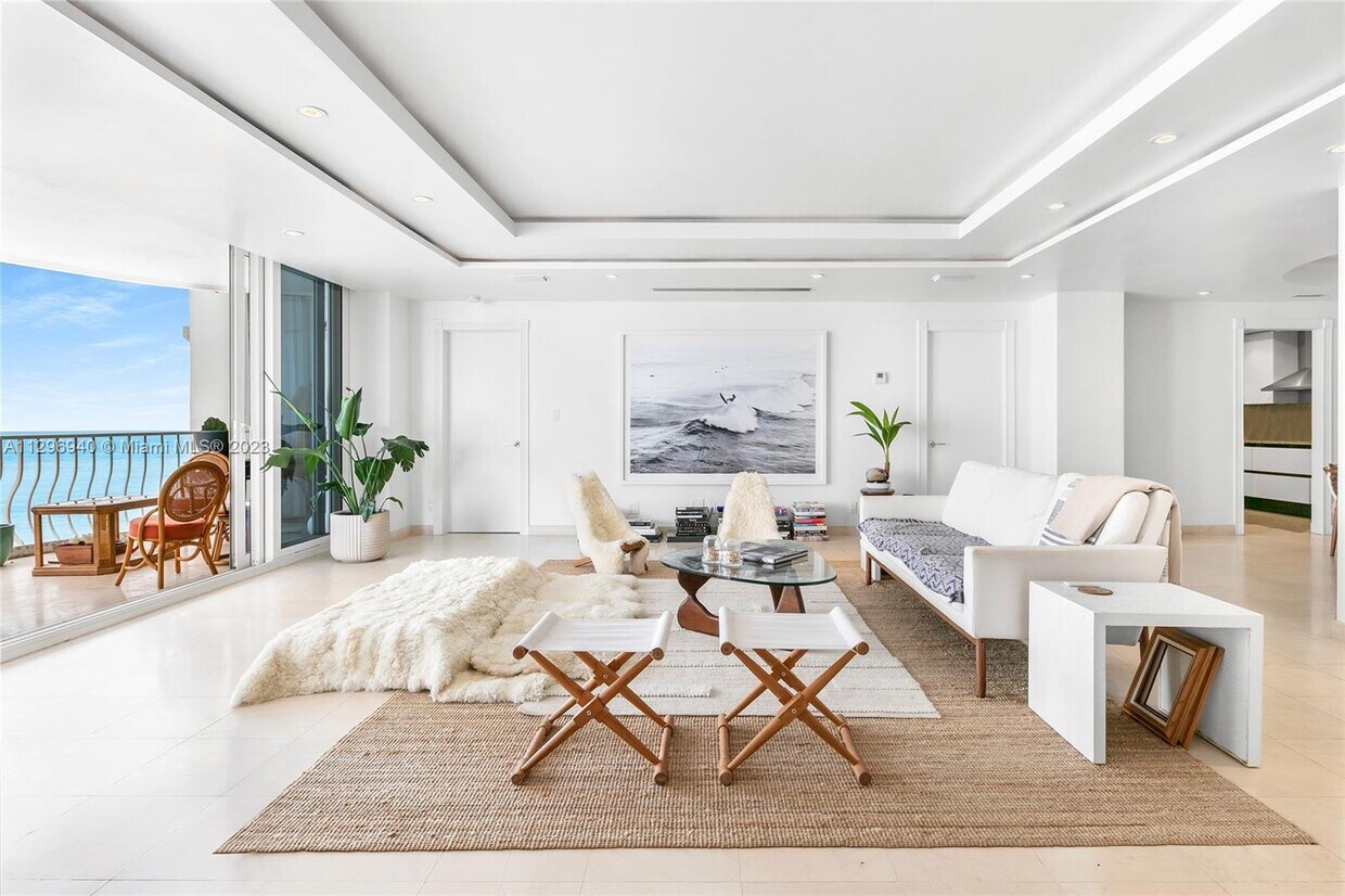 Foto principal - 10155 Collins Ave