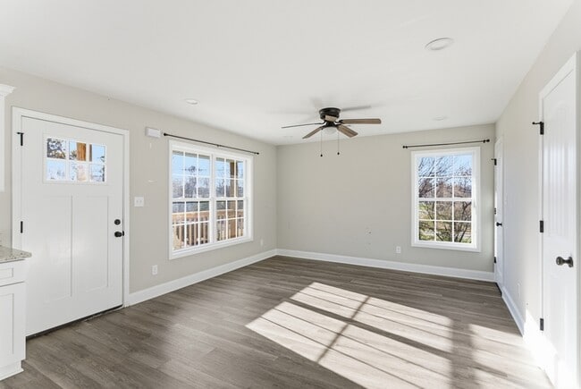 Building Photo - 920 Foch St