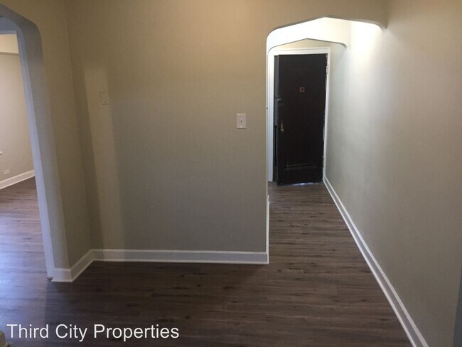 Building Photo - 2636 N Leclaire Ave