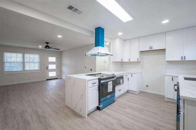 Foto del edificio - 2529 Wood Valley Dr