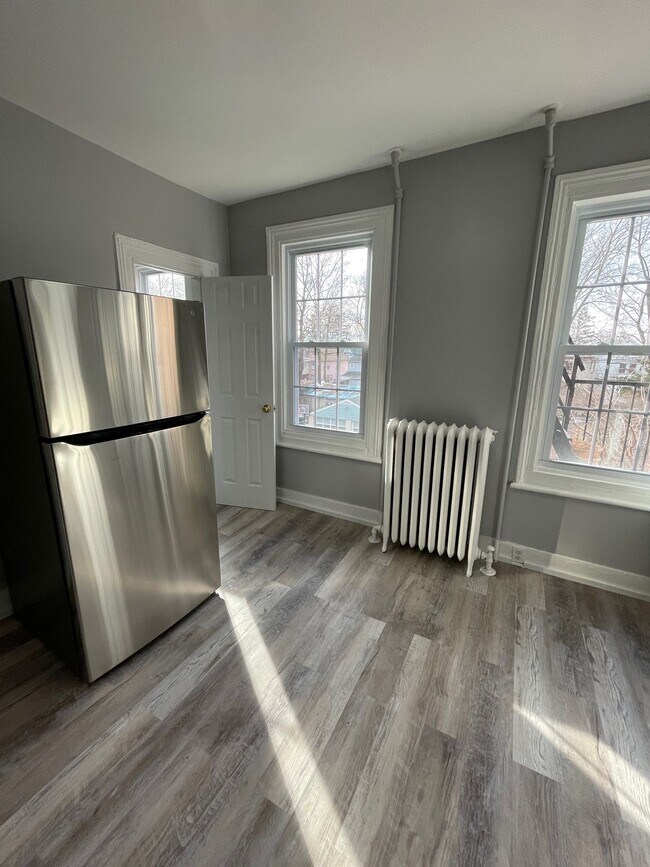 Building Photo - 279 3rd St