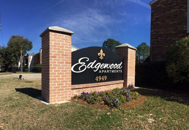 sign1 - Edgewood Apartments
