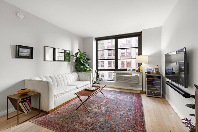 Building Photo - 160 1st St