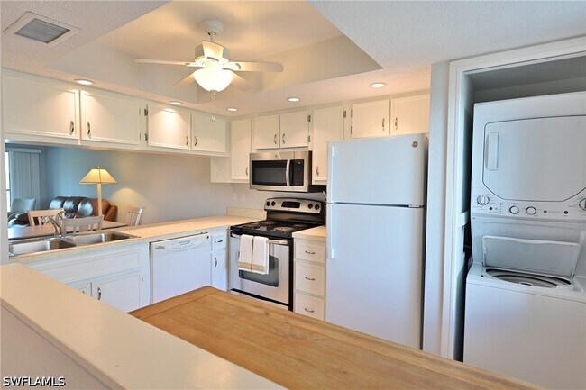Foto del edificio - 4835 Bonita Beach Rd SW