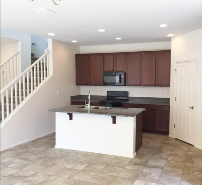 Building Photo - Newer 3 bedroom 2 bath home in East Mesa!