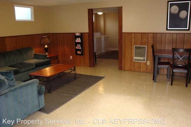 Building Photo - 2 br, 1.5 bath Apartment - 2443 E 16th Street