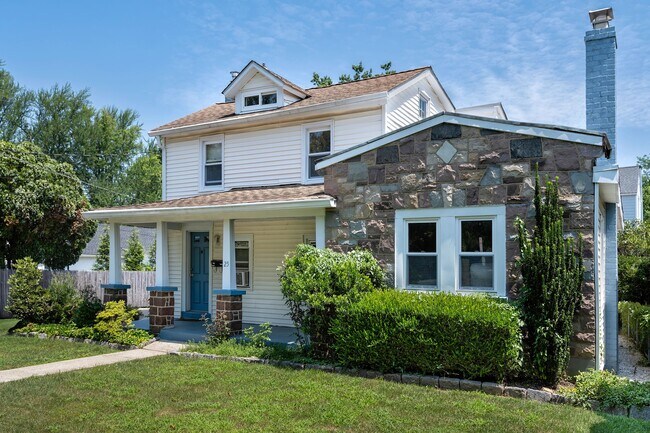 Building Photo - 25 Greenview Ave