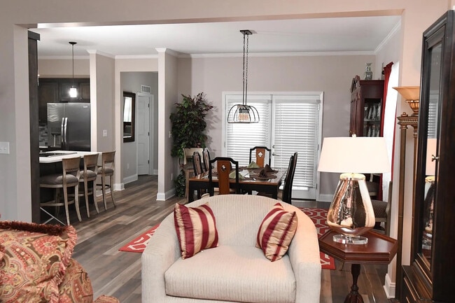 Foto del edificio - Room in House on S Person St