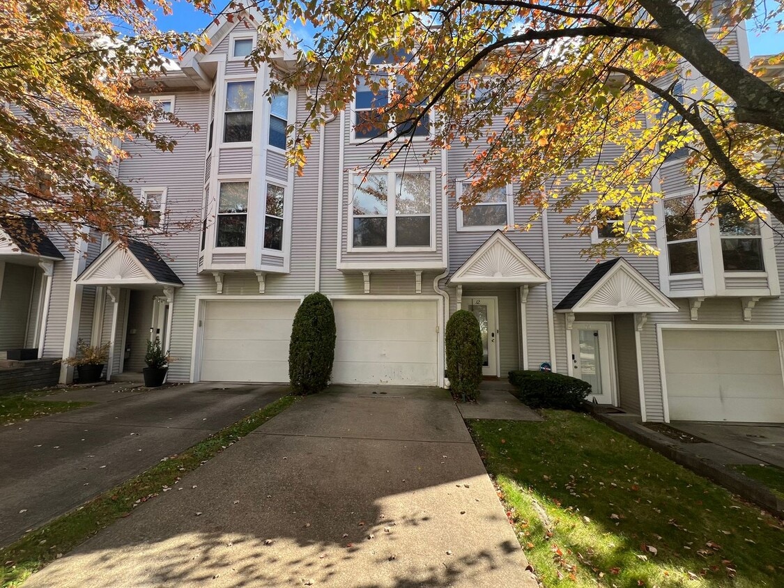 Foto principal - Beautiful Townhome in Private cul-de-sac i...