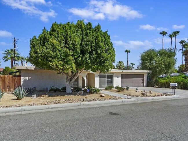 Foto del edificio - 74582 Candlewood St