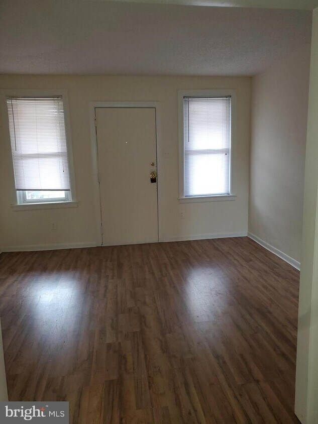 Primary Photo - 189 W Annsbury St