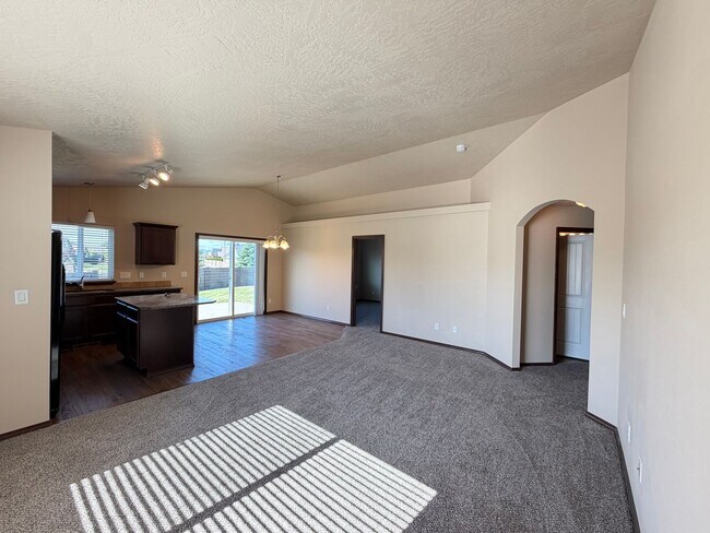 Building Photo - Radiant Lake Rancher