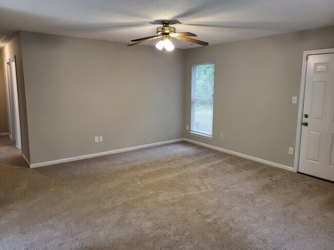 Building Photo - 6820 North Ridge Court