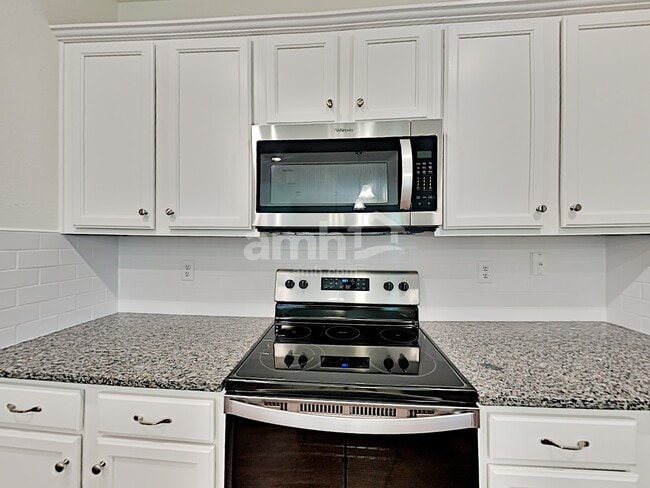 Building Photo - 3025 Creek Village Ln