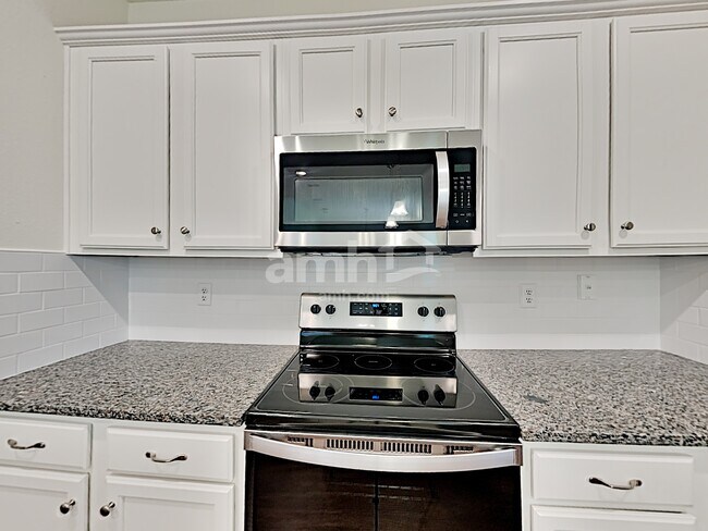 Foto del edificio - 3025 Creek Village Ln