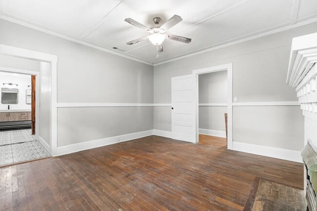 Building Photo - 107 S Mulberry St