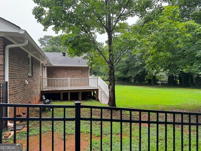 Foto del edificio - 1490 Crooked Creek Rd