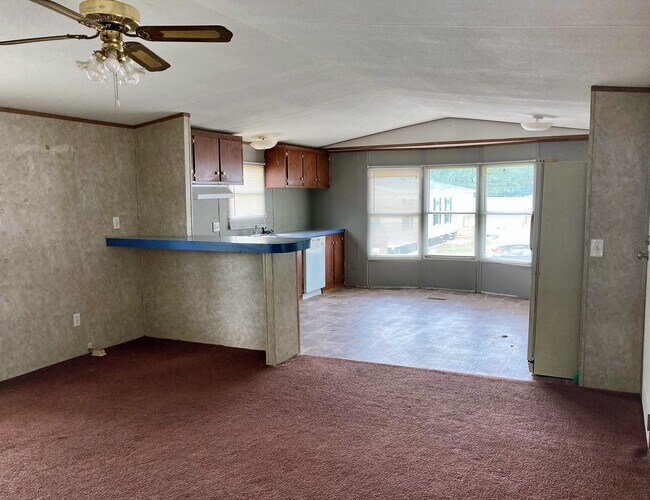 Foto del edificio - 84 Hummingbird Ln
