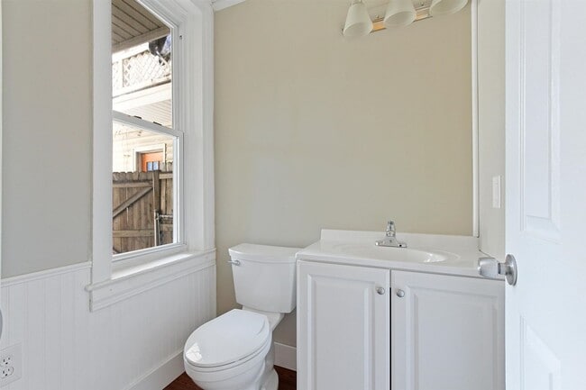 Building Photo - Charming 3 Bed, 1.5 Bath Home in York Pa!