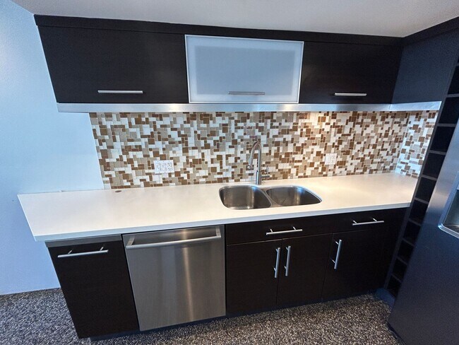 Building Photo - Incredible 2 Bedroom Townhouse in Arcadia