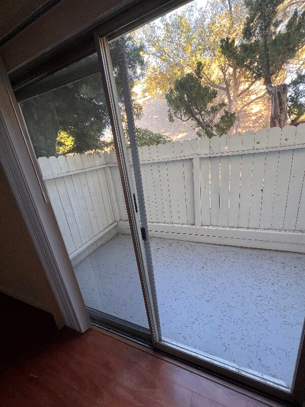 Building Photo - 305 N Vinedo Ave