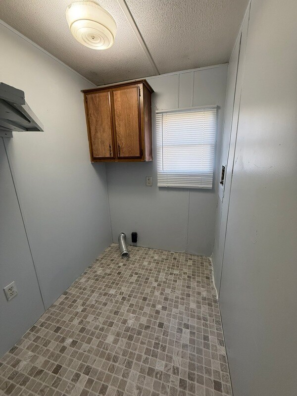 Building Photo - 265 Walter Dr