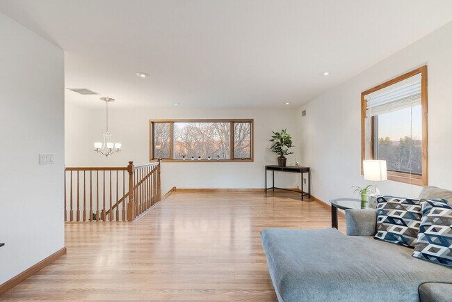 Building Photo - 119 Circle Dr