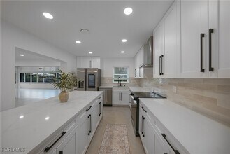 Building Photo - 27385 Voyageur Dr