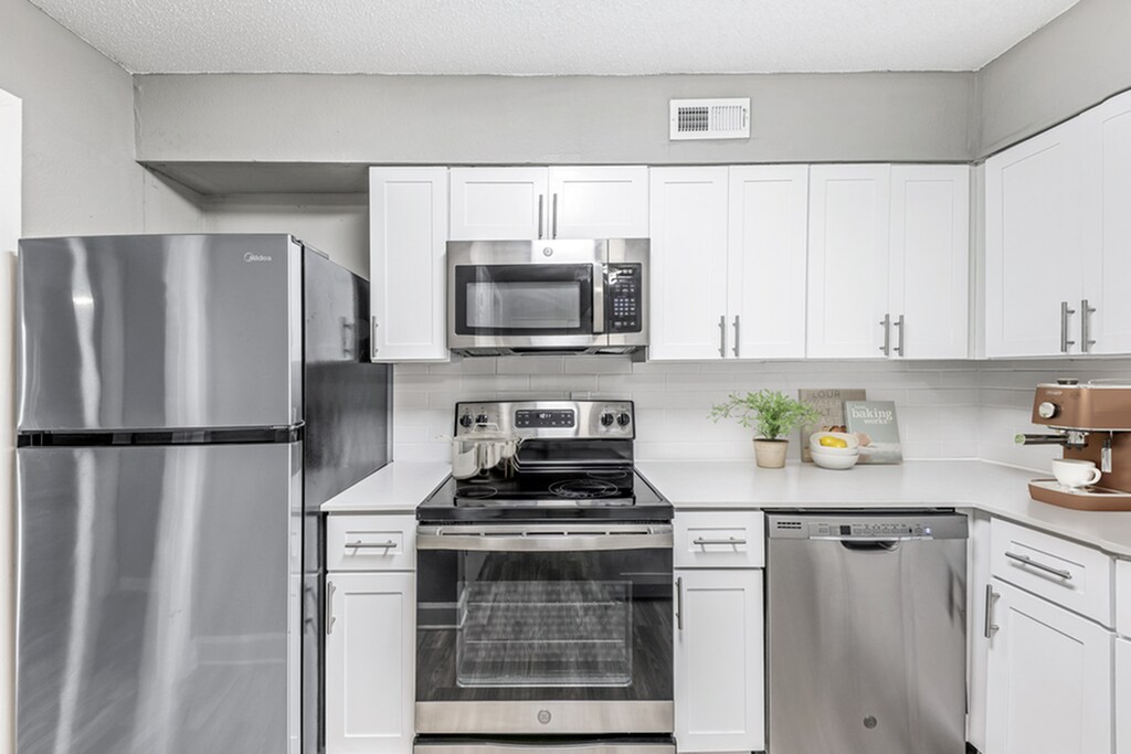 Elliot Roswell Apartments Apartments at 1450 Raintree Way Roswell, GA