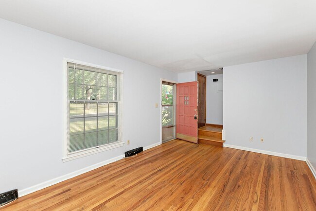 Foto del edificio - Updated 3 Bedroom Duplex – Prime Location ...