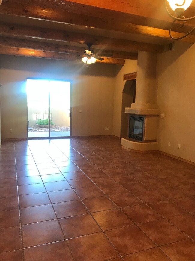 Building Photo - Gorgeous, 2 bedroom, 2 bath townhome in Gated Community with Pool access