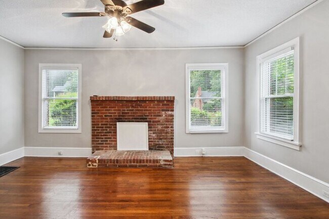 Building Photo - 422 Heathcliff St