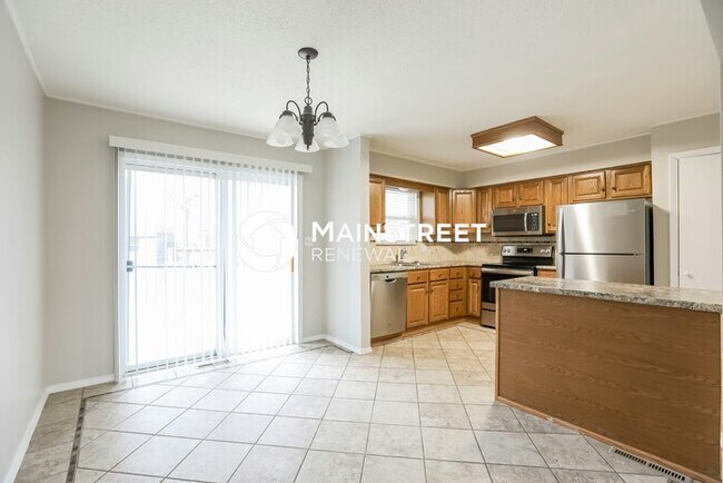 Foto del edificio - 3 Bedroom Pet-Friendly Home in Blue Springs, MO with Main Street Renewal
