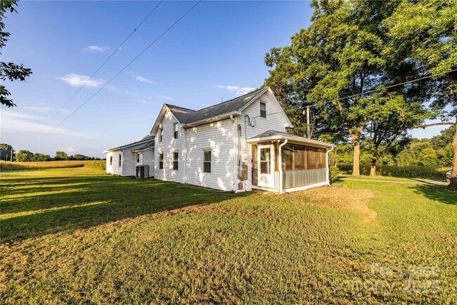 Building Photo - 36188 A Esther Rd
