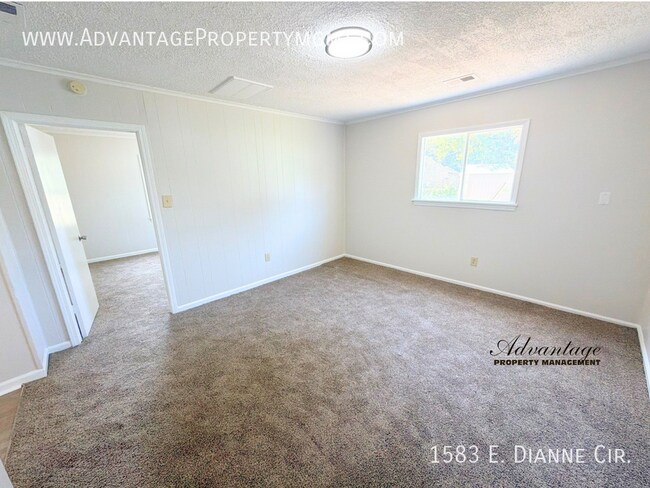 Foto del edificio - 1583 E Dianne Cir