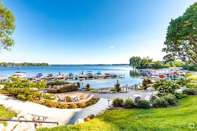 Grounds Amenities - Minnetonka Edgewater Apartments and Boat Slips