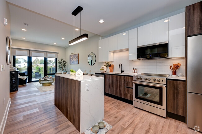 1BR, 1BA - 723SF - Kitchen - 500 Parq