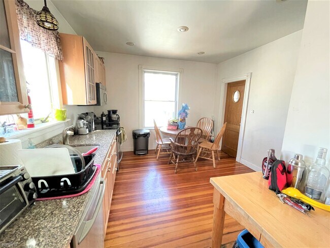 Foto del edificio - 4 br, 2 bath House - 8 Watson St