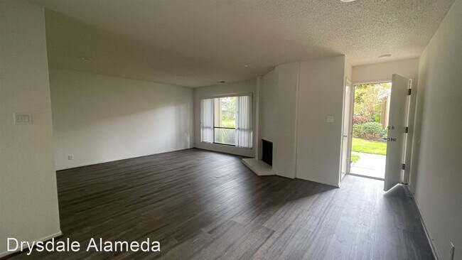 Building Photo - 4 br, 2.5 bath House - 3334 Solomon Lane