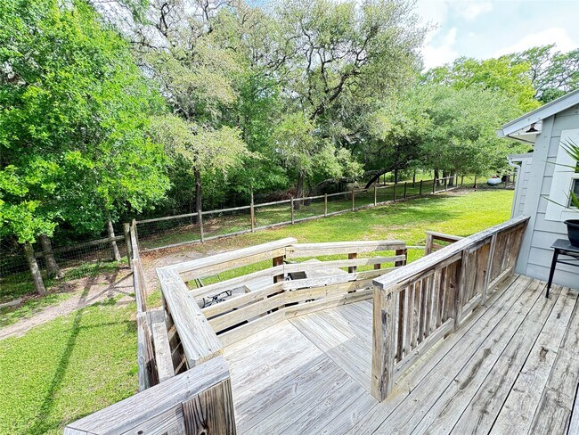 Foto del edificio - 879 Christmas Rd