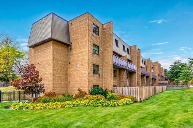 Building Photo - 75 Orenda Court