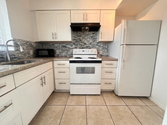 Foto del edificio - 1241 W River Dr