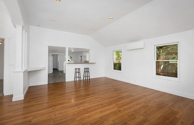 Building Photo - 10612 NW Skyline Blvd