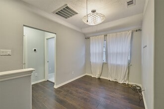 Building Photo - 87 Benedict Canyon Loop