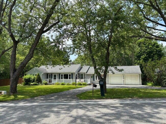 Building Photo - 1051 Mill Rd