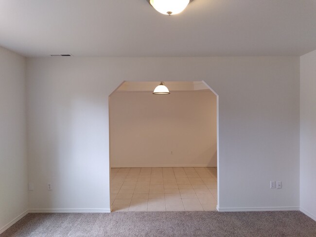 Building Photo - "Charming 3-Bedroom Duplex with 2 Full Bat...