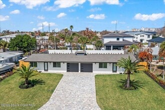 Building Photo - 122 1st Ave