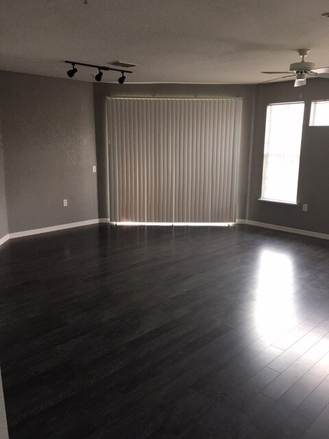 Foto del edificio - 6149 Metrowest Blvd